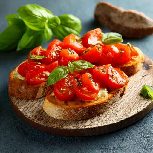 Bruschetta mit Tomaten und Basilikum
