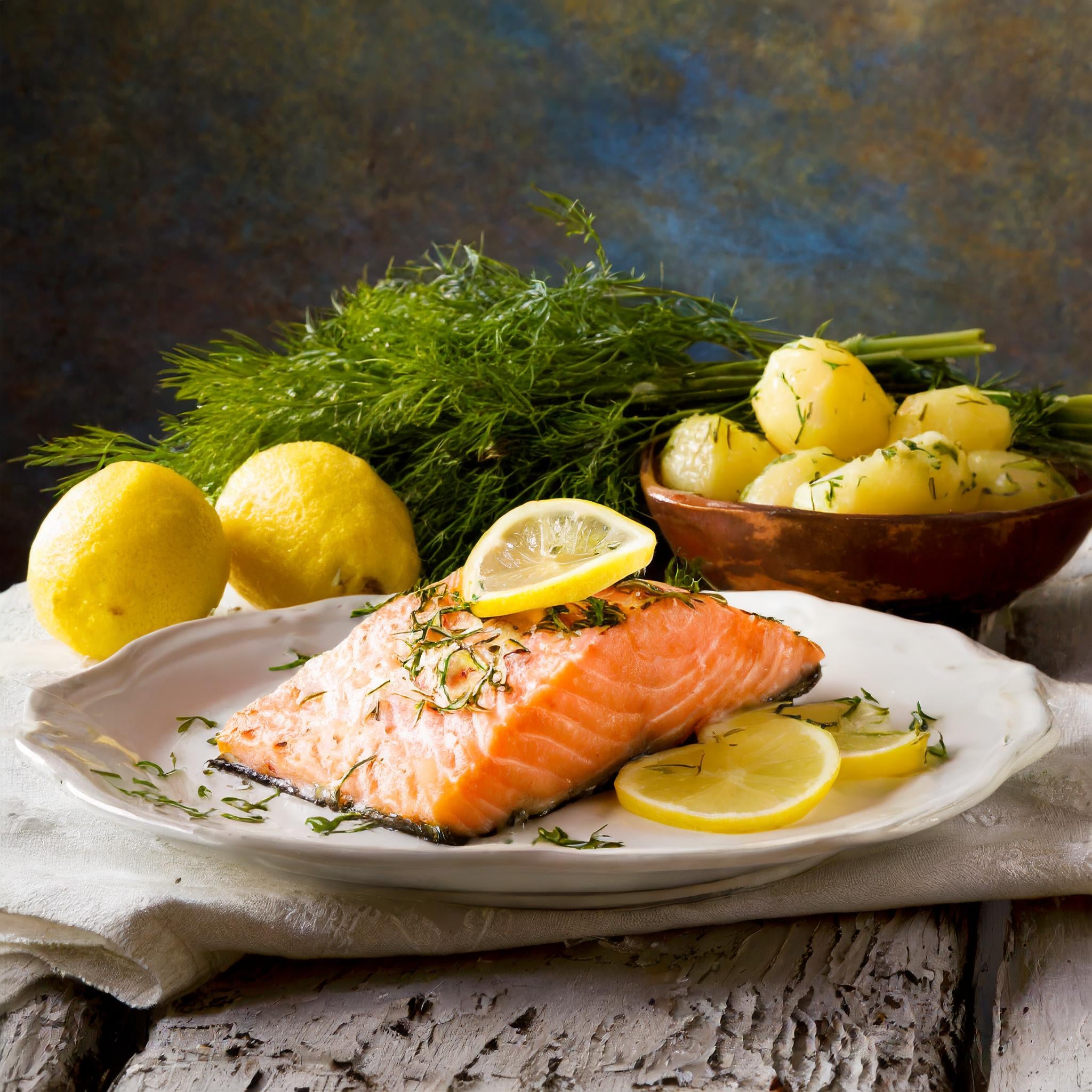 Lachsfilet mit Zitronenbutter und Dillkartoffeln